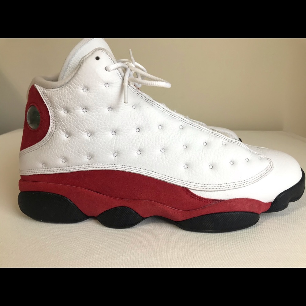 Jordan Retro 13 OG Chicago. This pair is Preowned